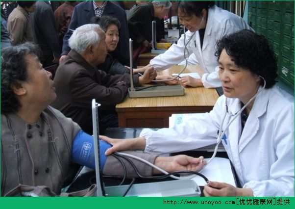 老人体检结果不达标怎么办？老人应该调整心态战胜病魔(1)