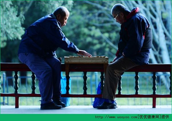 老人下棋好不好？老人下棋乐趣多(2)