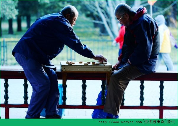 老人下棋好不好？老人下棋乐趣多(3)