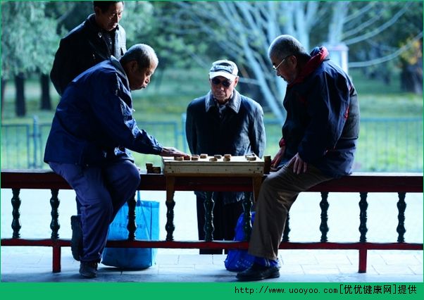 老人下棋好不好？老人下棋乐趣多(4)
