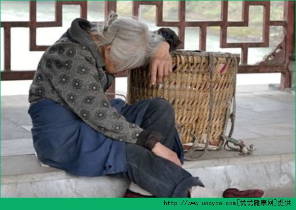 老人春天总想睡觉怎么办？老人春天总想睡觉要紧吗？(2)