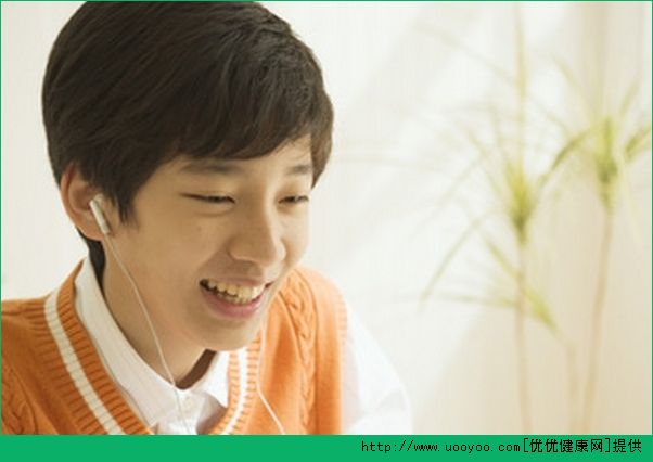 我15岁老是想呕吐是怎么回事？15岁老是恶心呕吐该怎么办？(2)