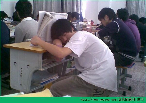 上课睡觉有什么不好吗？上课睡觉的危害[多图]