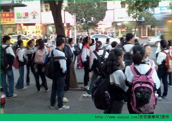 学校有人要打我怎么办？学校有人要打我要告诉老师吗？(4)