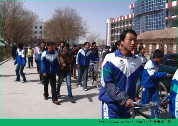 学校有人要打我怎么办？学校有人要打我要告诉老师吗？[