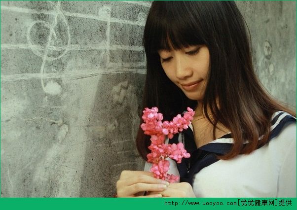 我17岁胸部太小怎么办？17岁女孩胸部太小是为什么？(3)