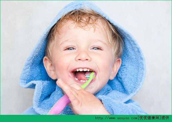 小孩几岁可以刷牙？小孩几岁可以用牙膏？(3)