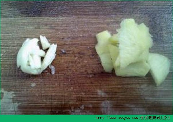 大蒜去皮怎么最快速？大蒜怎样去皮快？大蒜去皮方法(2)
