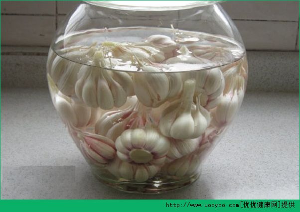 大蒜去皮怎么最快速？大蒜怎样去皮快？大蒜去皮方法(3)