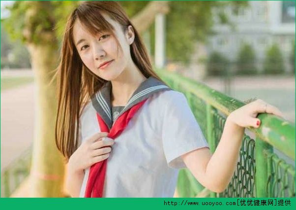 我13岁女怎么下面有毛？13女生下面长毛正常吗？(2)