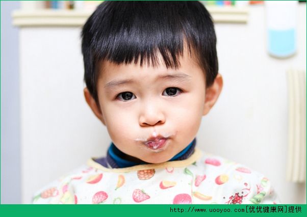 孩子睡觉磨牙是为什么？小孩睡觉磨牙怎么办？(2)