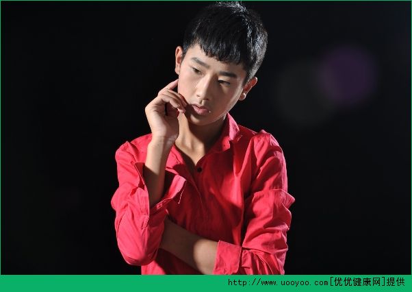 我13岁有女朋友可以接吻吗？我13岁可以接吻吗？(2)
