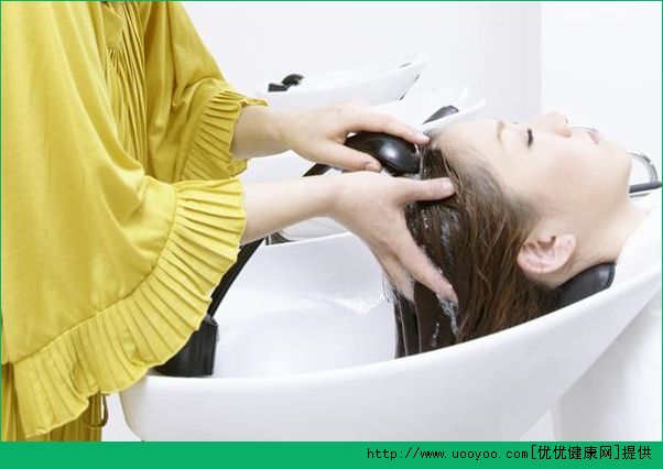 洗头发掉头发怎么办？洗头掉多少头发算正常？(1)