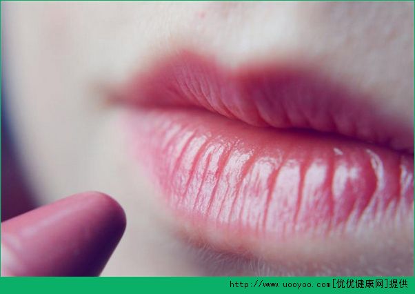 如何正确使用唇膏？唇膏使用方法(4)