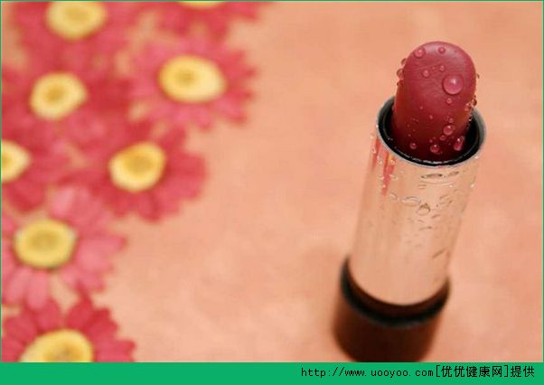 如何正确使用唇膏？唇膏使用方法(5)