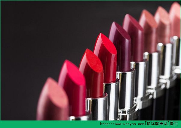 如何正确使用唇膏？唇膏使用方法[多图]