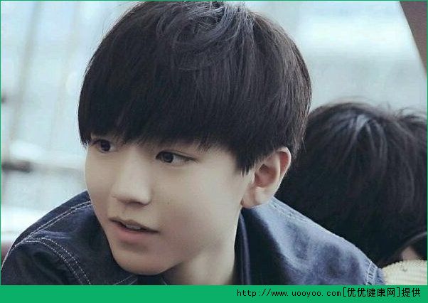 我16岁男孩为什么脸上会有黑斑？16岁脸上有黑斑怎么办？(4)