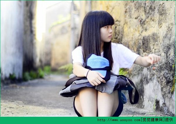 我13岁女胸很小怎么办？13岁女孩的胸很小发育正常吗？(1)