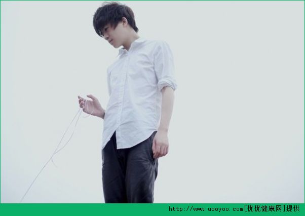 为什么我17岁还没有喉结？17岁没有喉结正常吗？(3)