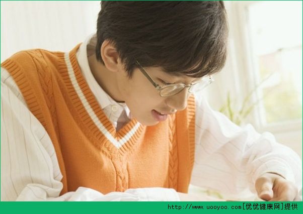 为什么我17岁还没有喉结？17岁没有喉结正常吗？(4)