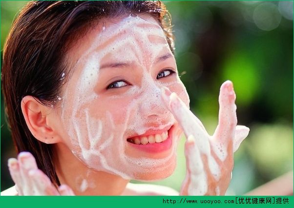 防晒霜和隔离霜先用哪个？防晒霜和隔离霜的使用顺序(5)