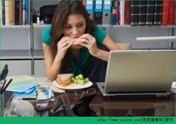 晚上吃零食好吗？晚上吃零食的危害[多图]