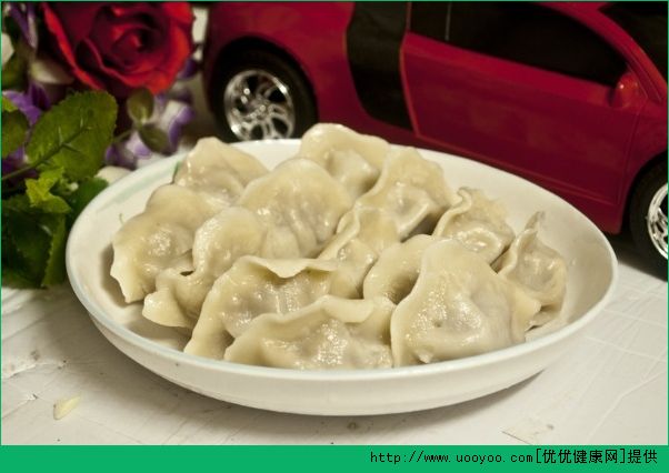 饺子放冰箱怎么样不会粘在一起？饺子放冰箱粘到一起了怎么办？(4)