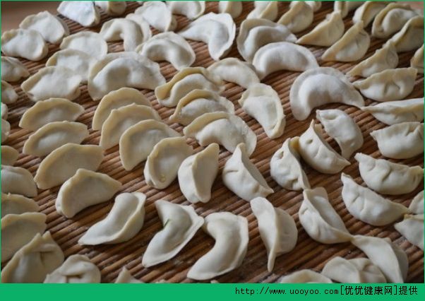 饺子放冰箱怎么样不会粘在一起？饺子放冰箱粘到一起了怎么办？(2)
