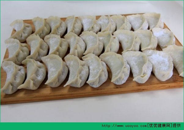 饺子放冰箱怎么样不会粘在一起？饺子放冰箱粘到一起了怎么办？(3)