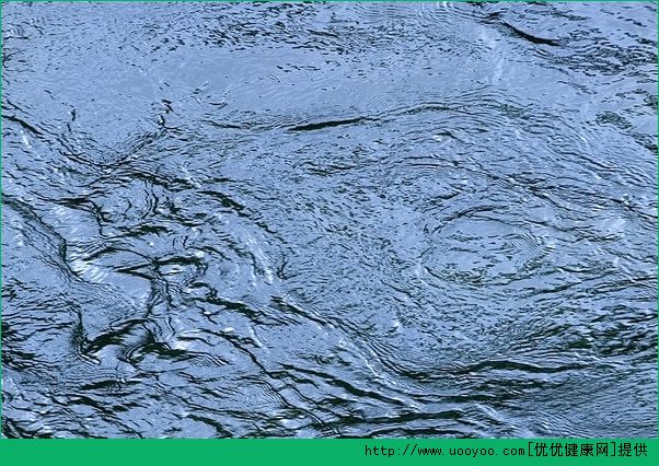 为什么脸皮肤会出油多？皮肤出油是缺水吗？(1)