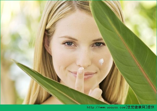 为什么脸皮肤会出油多？皮肤出油是缺水吗？(3)