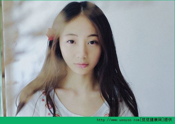 青春期的女生掉头发是怎么回事？青春期的女生掉头发怎么办？(2)