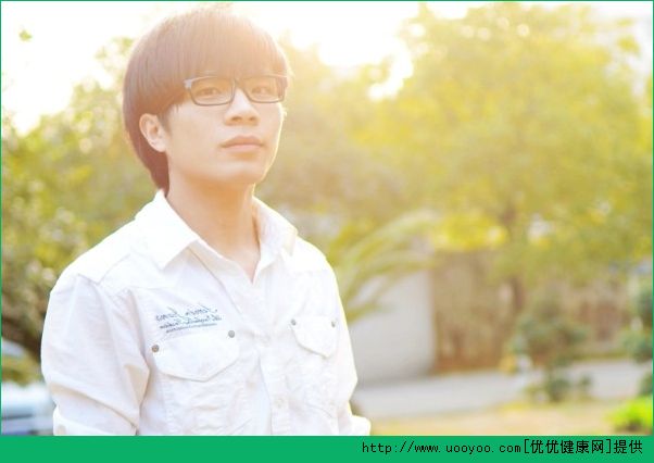 青春期男孩脸上长痘痘是什么原因？青春期男生长痘怎么办？(2)