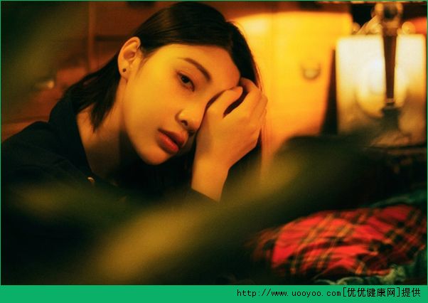 青春期的女生掉头发是怎么回事？青春期的女生掉头发怎么办？(1)