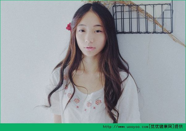 青春期的女生掉头发是怎么回事？青春期的女生掉头发怎么办？(4)