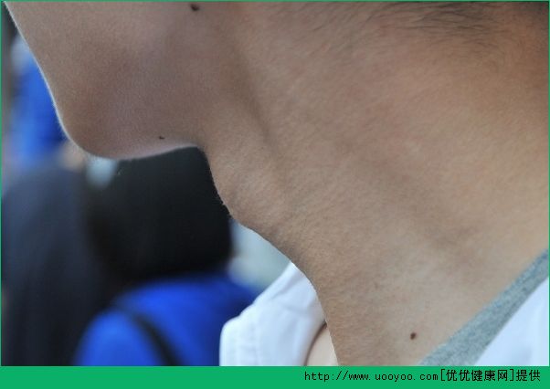 初三男生喉结不明显怎么回事？男生喉结小意味着什么？(3)