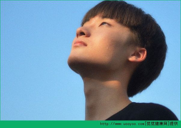 初二男生标准体重是多少？初二男生的正常体重为多少？(1)