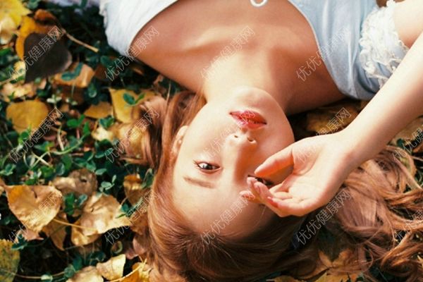 青春期女生白带异常是怎么回事？青春期女生白带异常怎么办？(1)