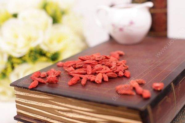 女生脚冰凉是什么原因？女生脚冰凉该吃什么？(4)