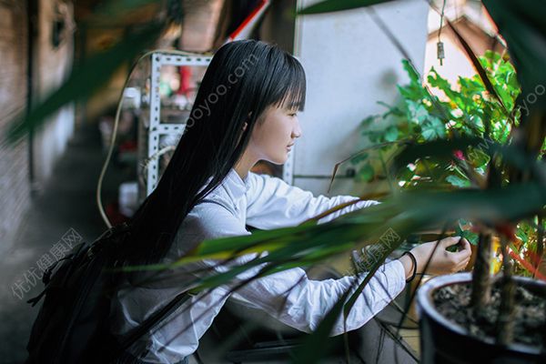 初一女生喜欢初一男生怎么办？初一女生有喜欢的男生正常吗？(1)
