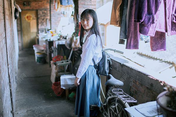 初一女生喜欢初一男生怎么办？初一女生有喜欢的男生正常吗？(2)