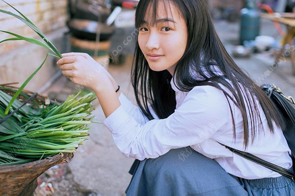 初一女生喜欢初一男生怎么办？初一女生有喜欢的男生正常吗？(4)