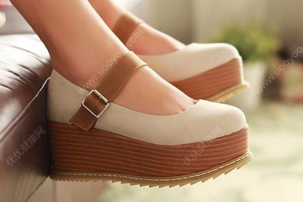 女生脚冰凉是什么原因？女生脚冰凉该吃什么？(1)