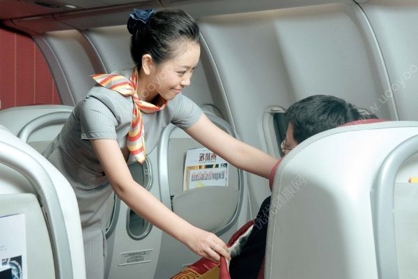 初中生能当空姐吗？当空姐需要具备什么条件？(4)