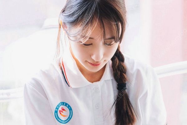 高中女生怎样变白？高中女生变白方法(1)
