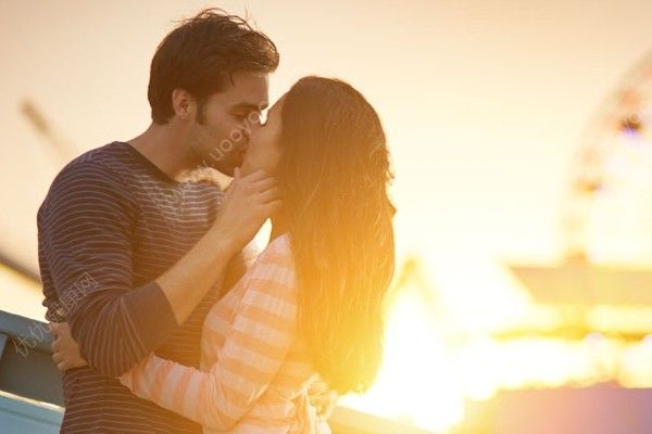 初一女生接吻会怎么样？初一女生接吻可以吗？(4)