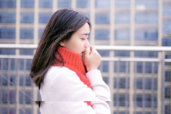 青春期女生有狐臭是怎么回事？青春期女生有狐臭怎么办？(2)