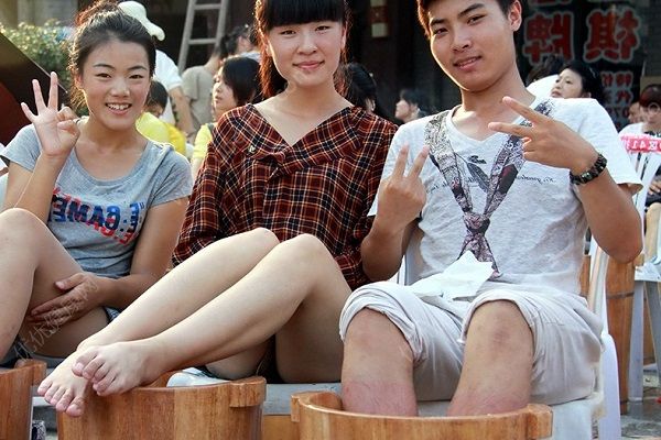 青少年用热水泡脚好吗？热水泡脚有什么好处？[多图]