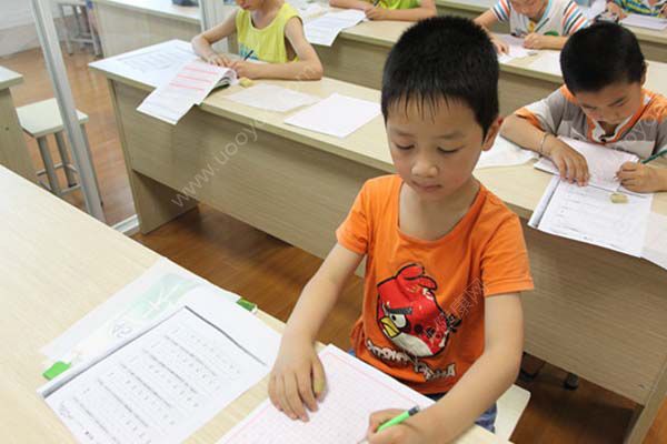 孩子上补习班好不好？孩子该上什么样的补习班(1)