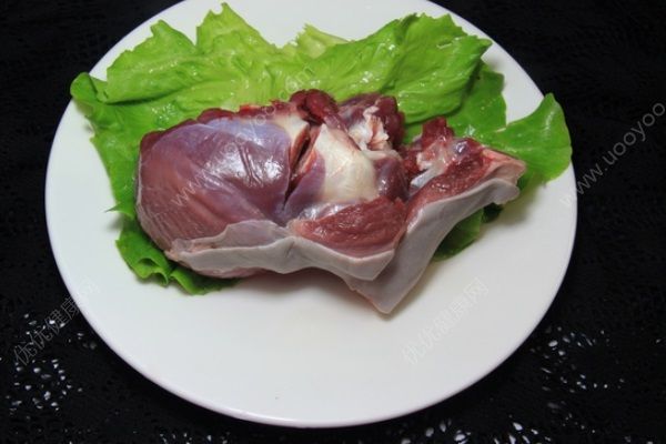 荸荠能和羊肉一起吃吗？马蹄羊肉汤的做法(2)